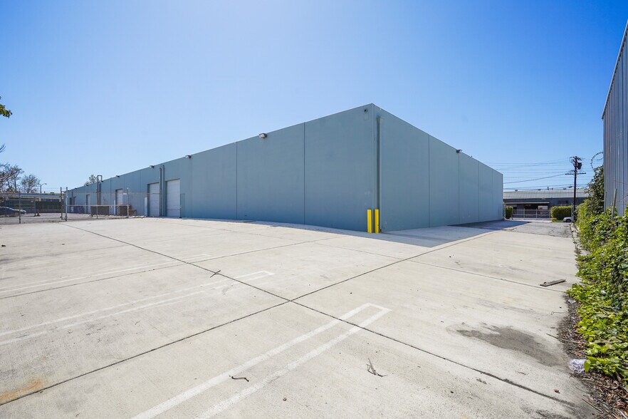More Photos Of 8320-8350 Isis Ave, Los Angeles Warehouse For Lease