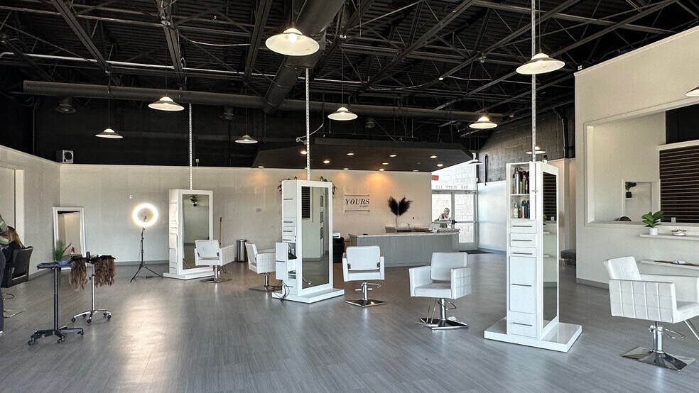 More Photos Of 946 Washington Way, Longview Storefront Retail Office For Lease