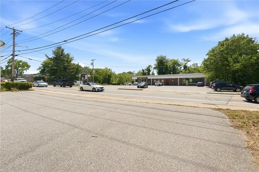 More Photos Of 3376 Post Rd, Warwick Restaurant For Sale