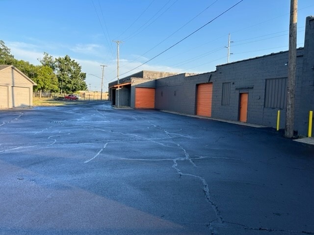 More Photos Of 2517 6th St, Muskegon Warehouse For Lease