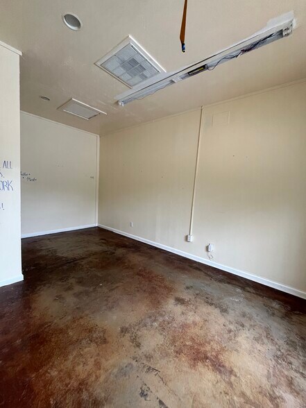 More Photos Of 513 Thompson Ln, Austin Flex For Lease