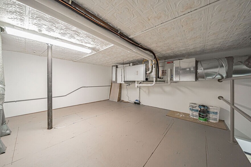 More Photos Of 27 NW Main St, Blackfoot Storefront Retail Office For Sale