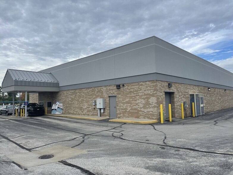 More Photos Of 301 S Main St, Standish Freestanding For Lease