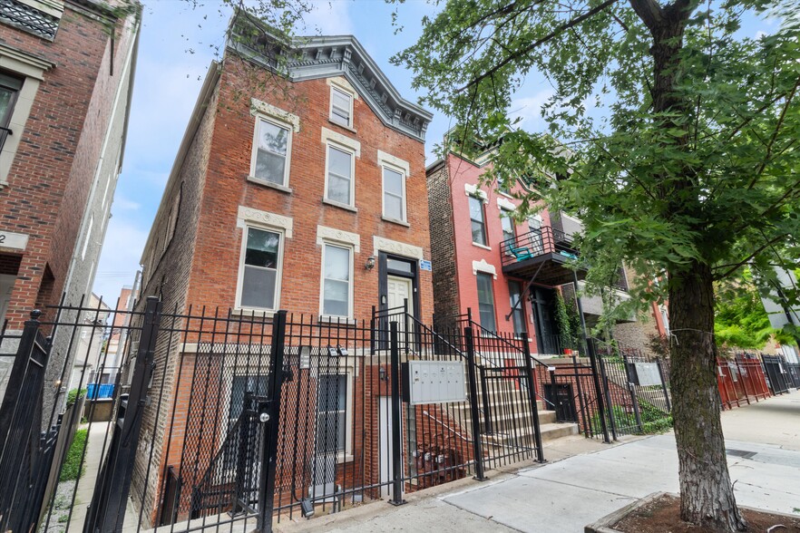 Primary Photo Of 1244 N Cleaver, Chicago Apartments For Sale