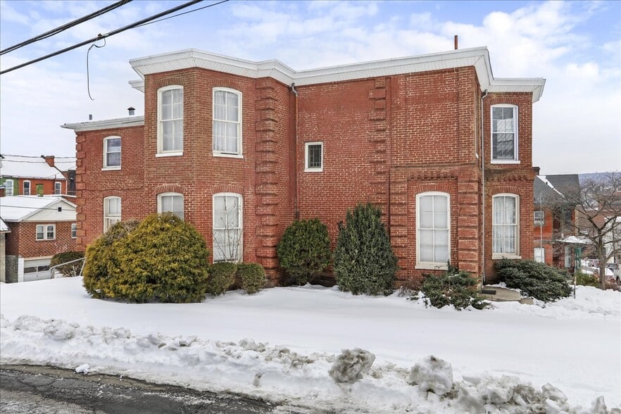 More Photos Of 229 E Union St, Cumberland Apartments For Sale