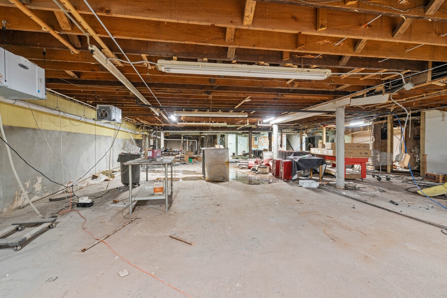 More Photos Of 1309 Tower Ave, Superior Restaurant For Sale