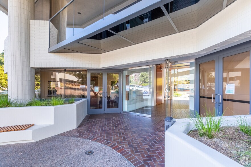 More Photos Of 12520 High Bluff Dr, San Diego Office For Lease