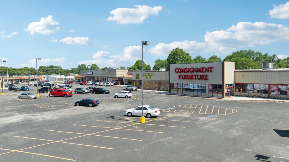 More Photos Of 701-725 W Washington St, Broken Arrow General Retail For Sale