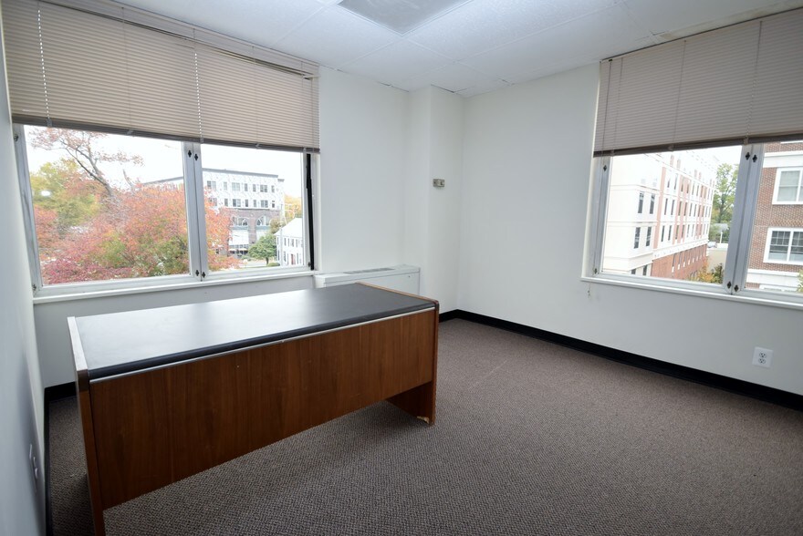 More Photos Of 701 W Broad St, Falls Church Office For Lease