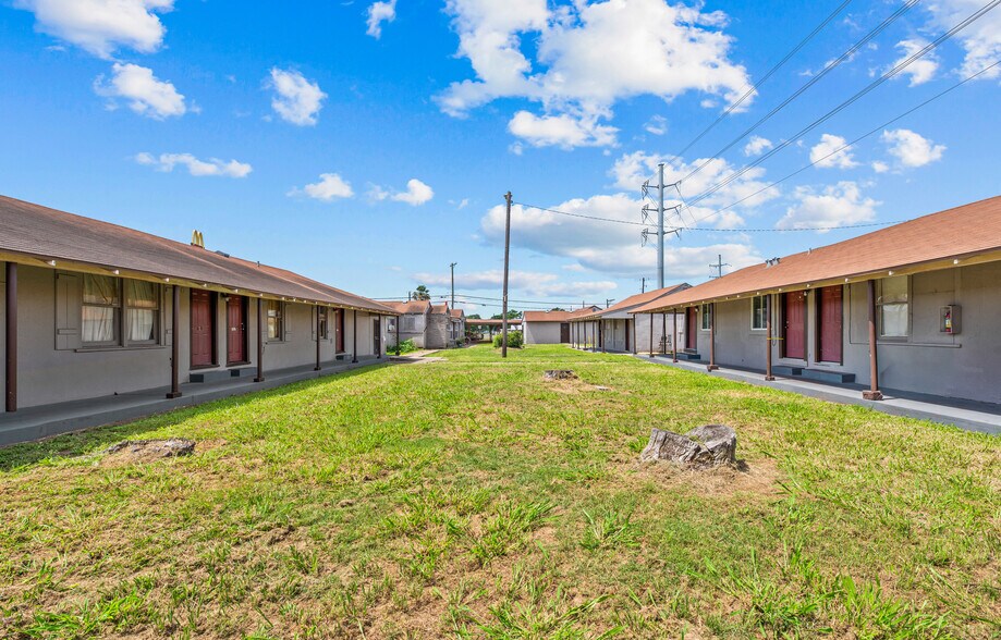 More Photos Of 4206 Leopard St, Corpus Christi Hotel For Sale