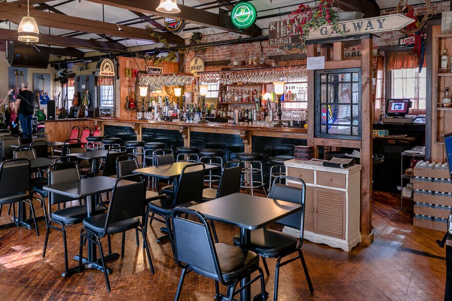 More Photos Of 37 Greenwoods Rd, New Hartford Manufacturing For Lease