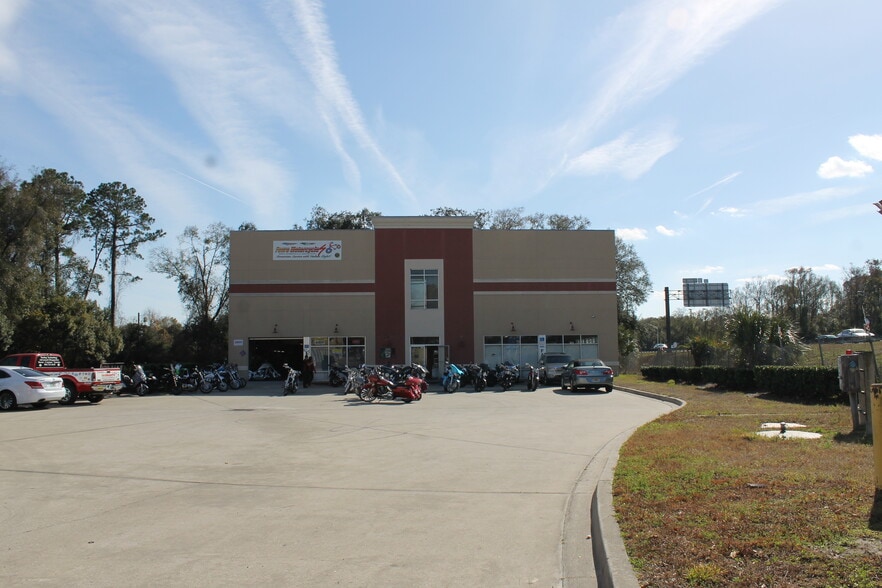 More Photos Of 7060 103rd St, Jacksonville Showroom For Lease