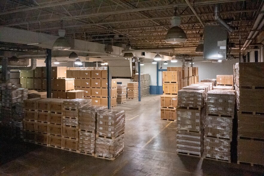 More Photos Of 200 Universal Dr, Centerville Distribution For Lease