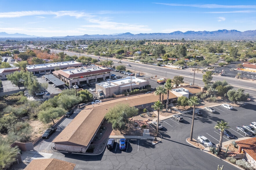 More Photos Of 6812 N Oracle Rd, Tucson Office For Sale