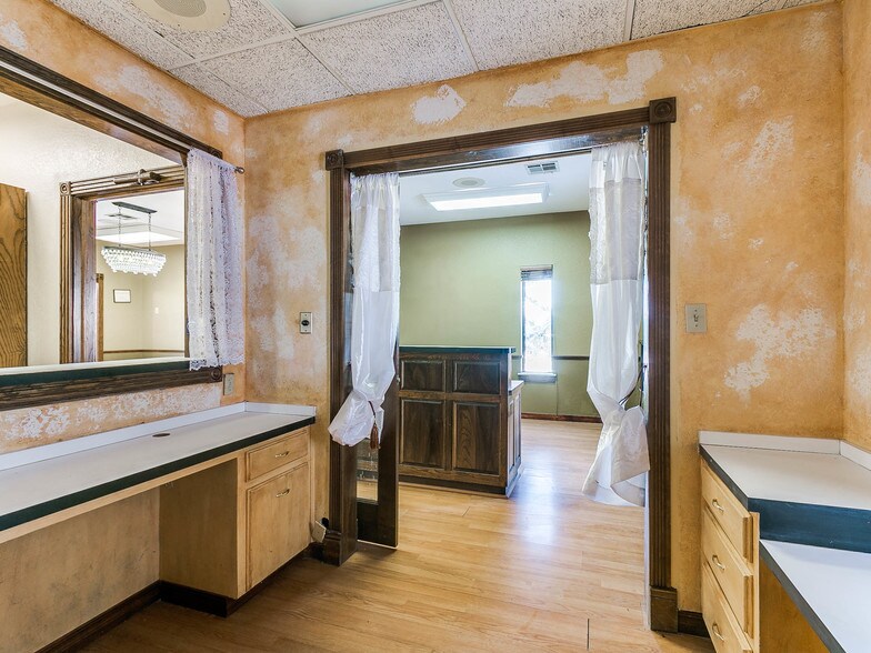 More Photos Of 2820-2828 Linda Ln, Oklahoma City Medical For Sale