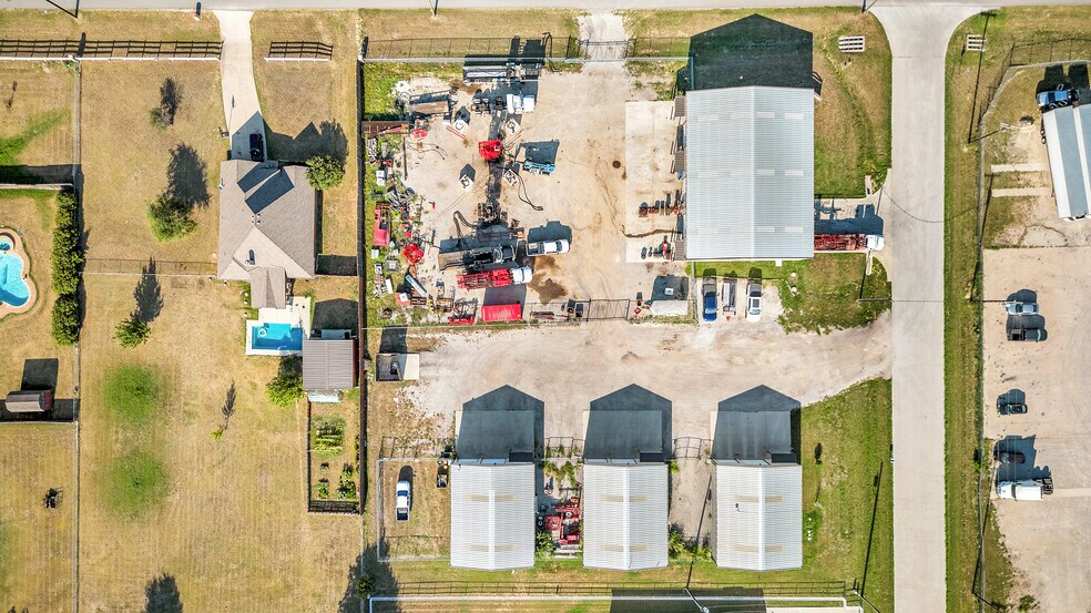 More Photos Of 104 Metrotex Dr, Haslet Flex For Lease