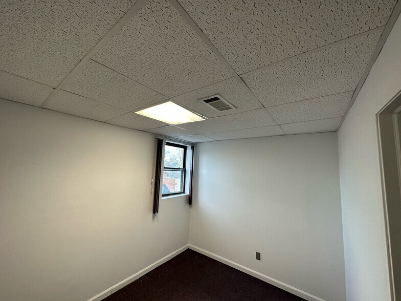 More Photos Of 690 Broadway, Massapequa Office For Lease