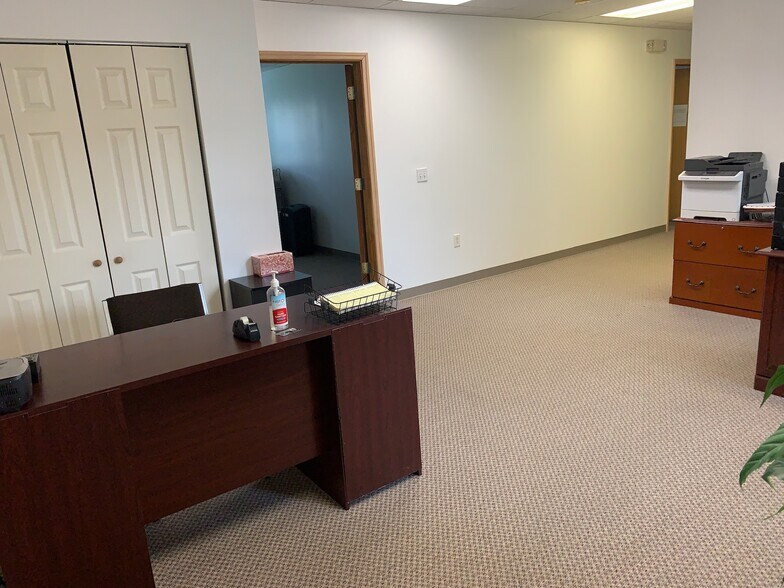 More Photos Of 59 Avenue at the Commons, Shrewsbury Medical For Lease