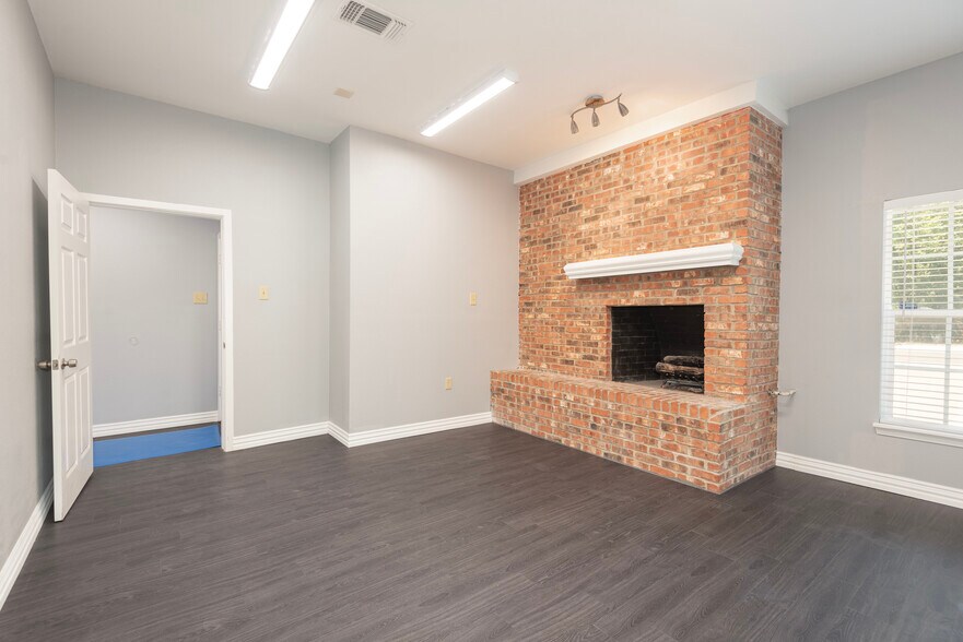 More Photos Of 9638 Greenville Ave, Dallas Office For Lease