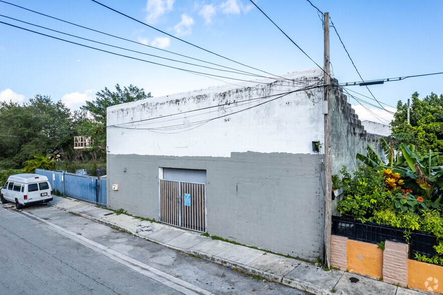 More Photos Of 123 NW 51st St, Miami Showroom For Lease