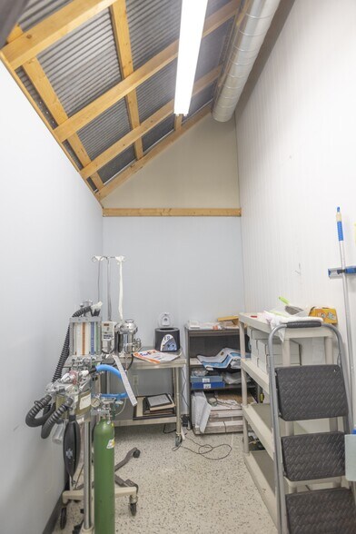 More Photos Of 105 Ash Ave NE, Wadena Veterinarian Kennel For Sale