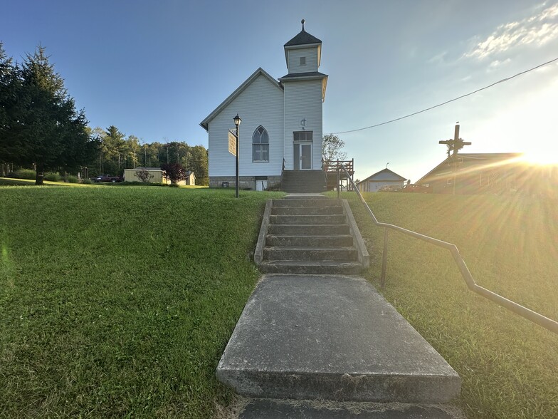 Primary Photo Of 120 Dutchman Run Rd, Clarendon Religious Facility For Sale