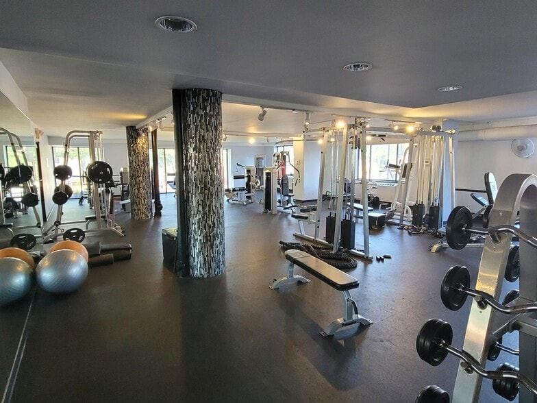 More Photos Of 700 E 8th St, Kansas City Apartments For Sale