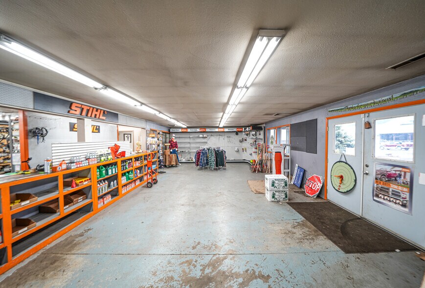 More Photos Of 10 Main S st, Pierce General Retail For Sale