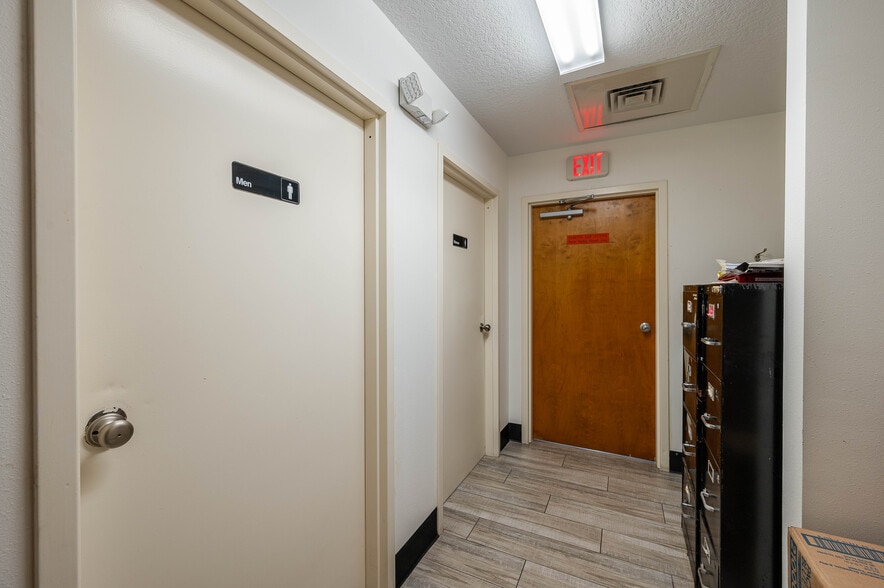 More Photos Of 174 NW 9th ave, Mulberry Distribution For Sale