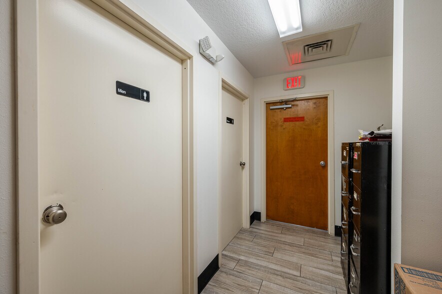 More Photos Of 174 NW 9th ave, Mulberry Distribution For Sale