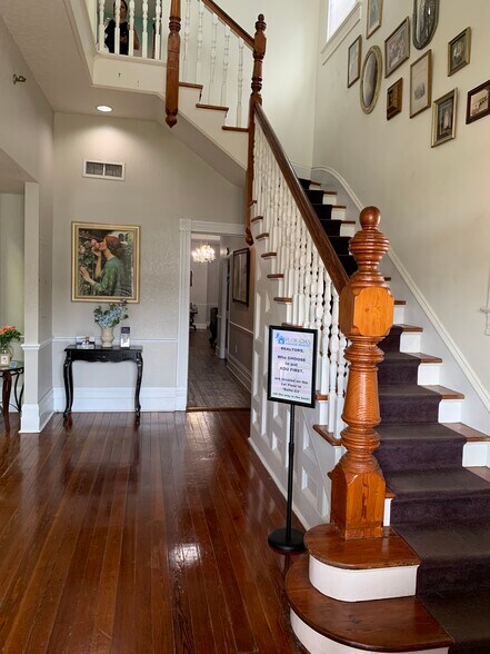More Photos Of 725 E Silver Springs Blvd, Ocala Loft Creative Space For Sale
