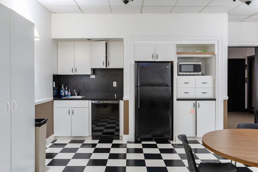 More Photos Of 600 A Ave, Lake Oswego Office For Lease