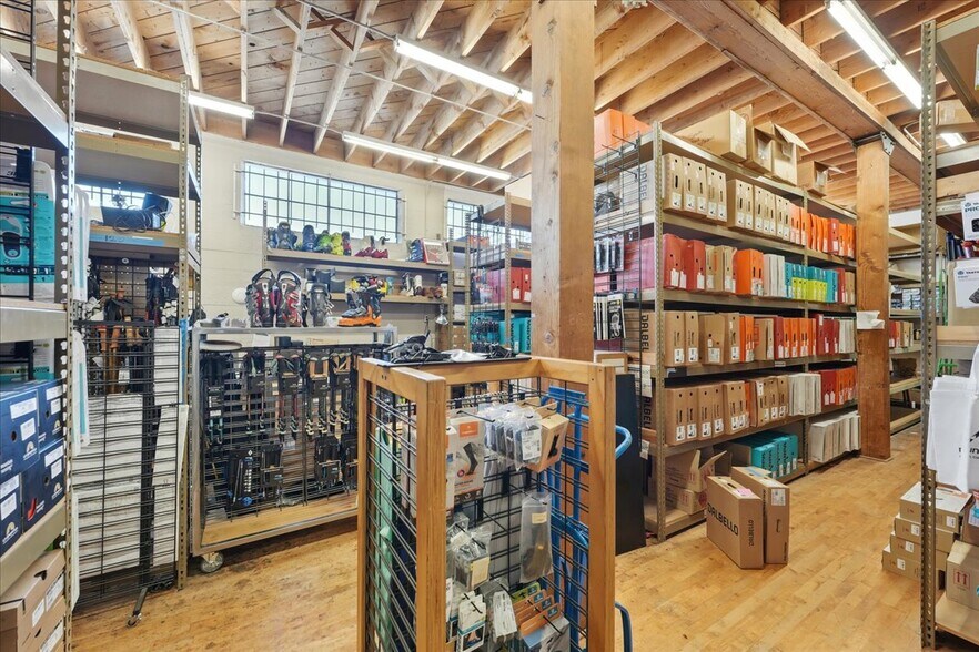 More Photos Of 2975 NE Sandy Blvd, Portland Storefront For Sale