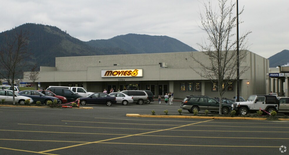 More Photos Of 915 NE D St, Grants Pass General Retail For Lease
