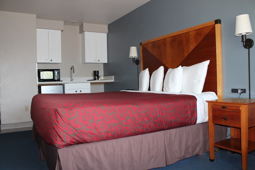 More Photos Of 1513 S Smittys Blvd, Ritzville Hotel For Sale