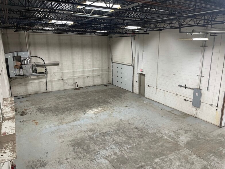 More Photos Of 6805 20th Ave S, Centerville Manufacturing For Lease