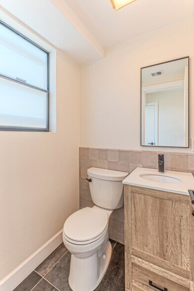 More Photos Of 3530 E Indian School Rd, Phoenix Office For Lease