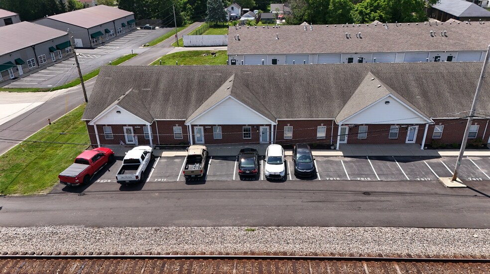 More Photos Of 7909-7925 Station St, Columbus Flex For Lease