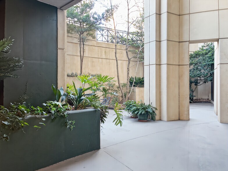 More Photos Of 1501 Main St, Columbia Coworking Space