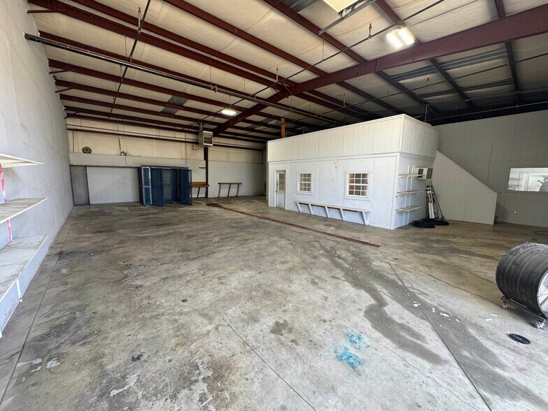 More Photos Of 310 Moore Ln, Collierville Warehouse For Lease