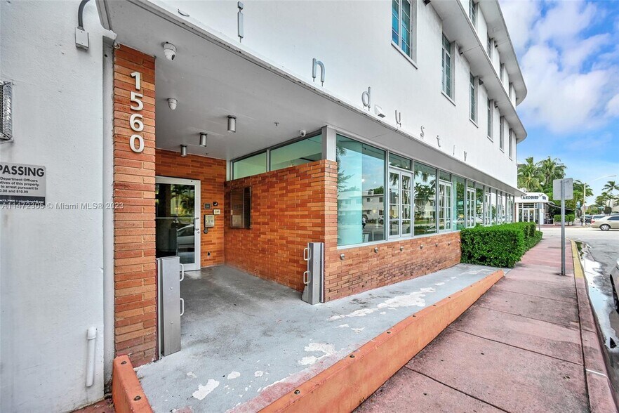More Photos Of 1560 Lenox Ave, Miami Beach Office For Sale