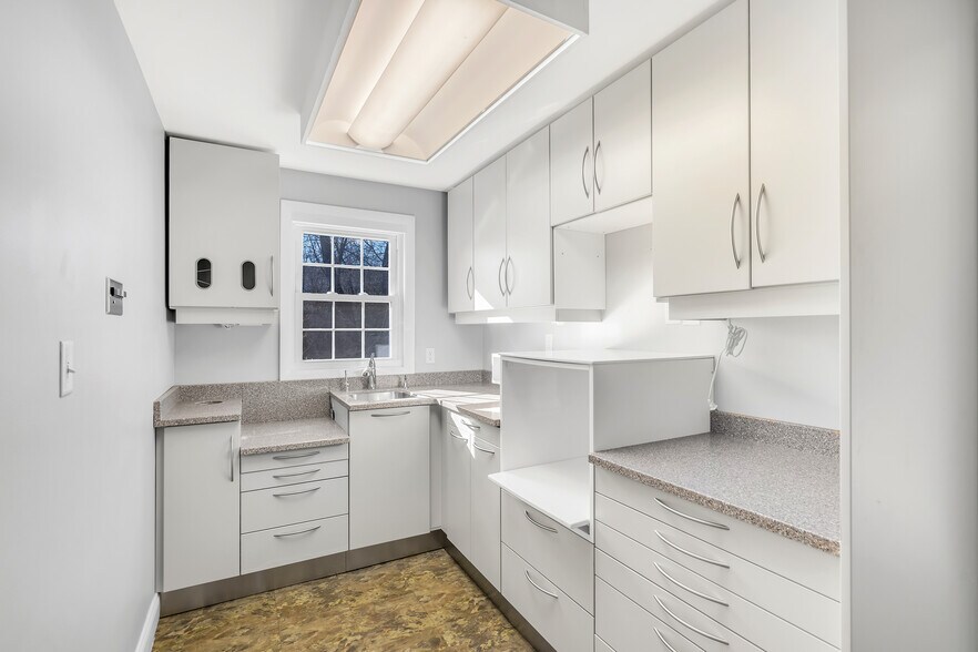 More Photos Of 311 Boston Post Rd, Wayland Office For Sale