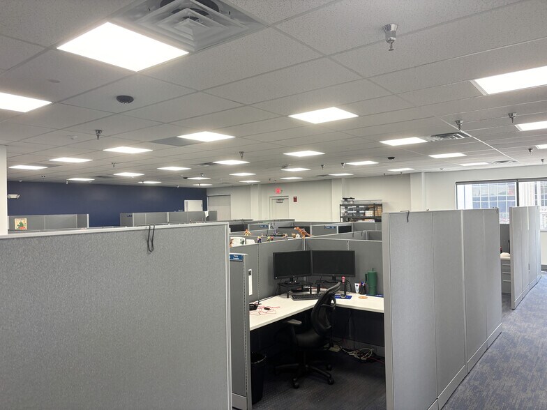 More Photos Of 400 N High St, Muncie Office For Sale