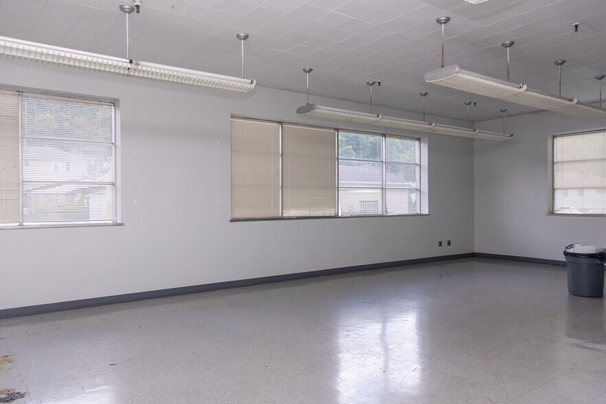More Photos Of 801 Hazlett Ave, Wheeling Office For Sale