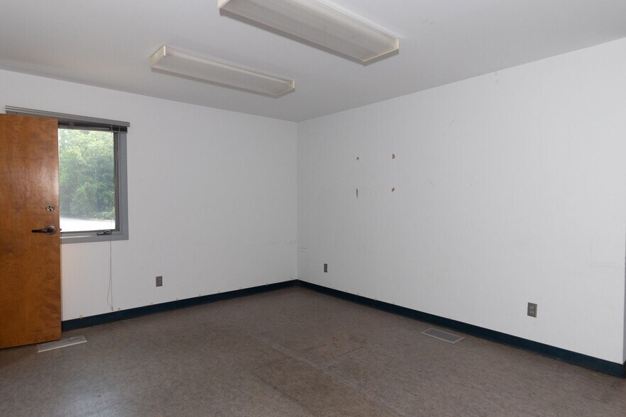 More Photos Of 1906 Warm Springs Rd, Columbus Medical For Sale