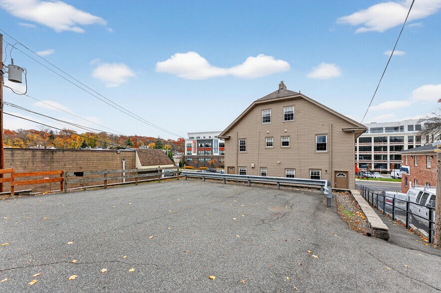 More Photos Of 160 Bloomfield Ave, Verona Storefront Retail Office For Sale