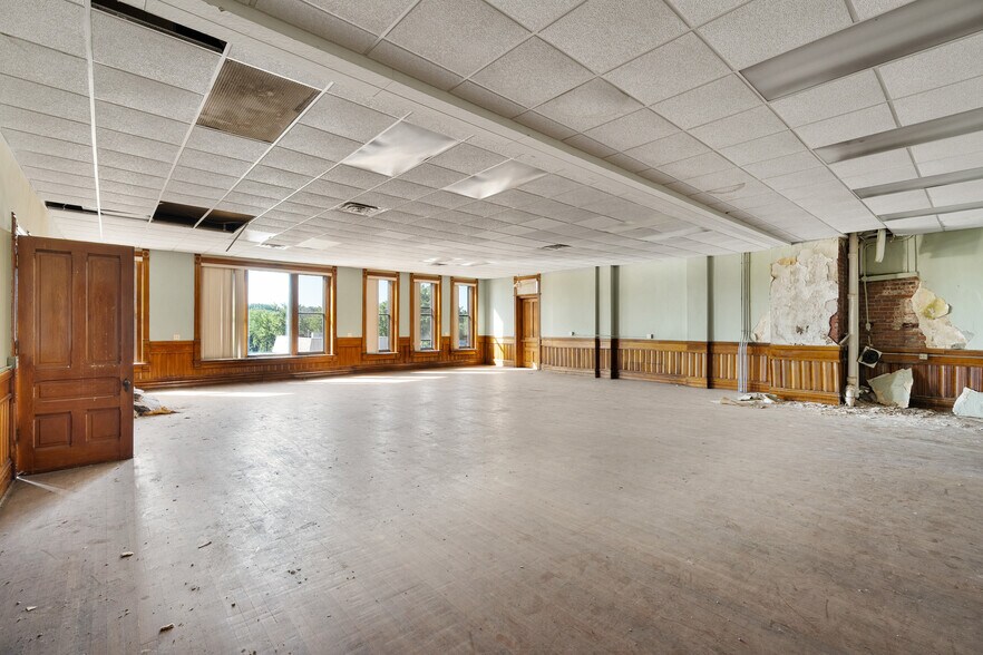 More Photos Of 2 Bay St, Chippewa Falls Storefront Retail Office For Sale