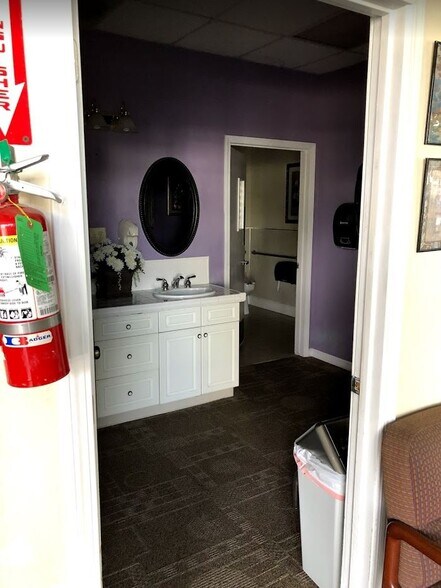 More Photos Of 1821 N Helm Ave, Fresno Warehouse For Lease