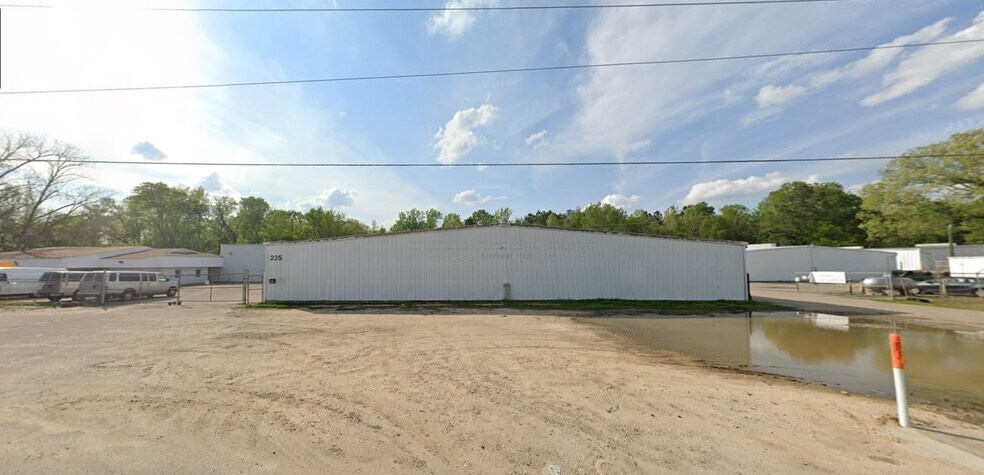 More Photos Of 225 Dunn Rd, Fayetteville Showroom For Sale