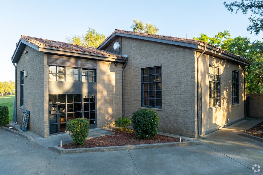 More Photos Of 1100 W Chiles Rd, Davis Light Manufacturing For Lease